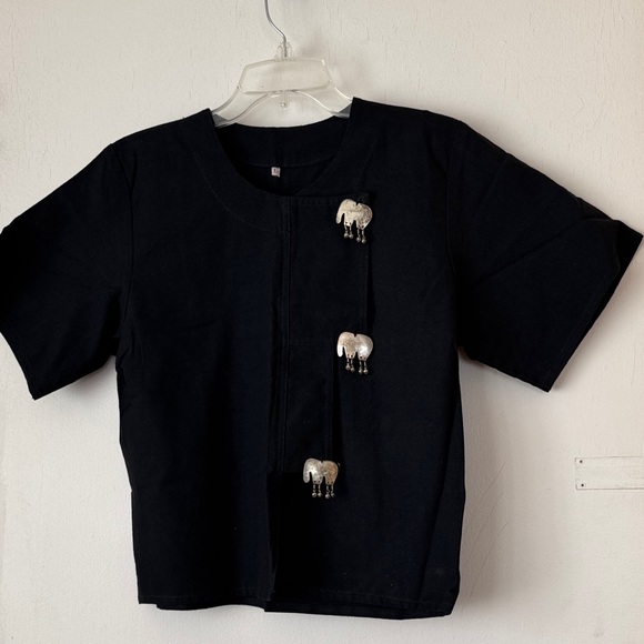 Source Unknown Tops - Women’s Black Linen Short Sleeves with Silver Elephant Accent Buttons. Large